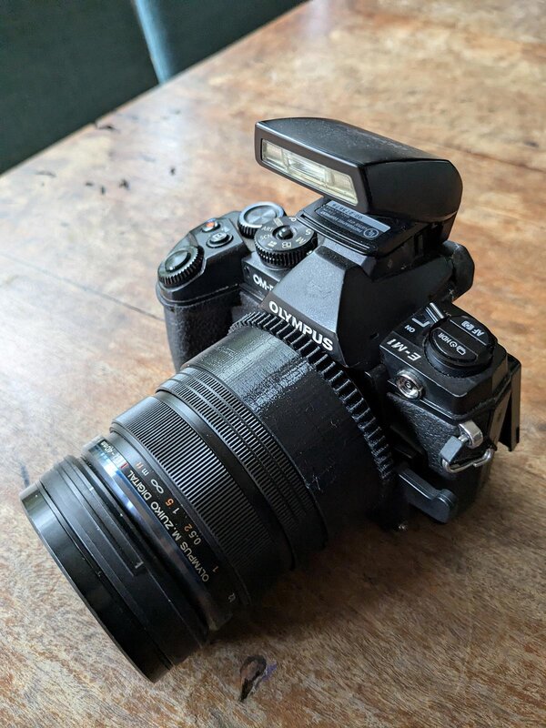 12-40-pro-zoom-gear-web.jpg