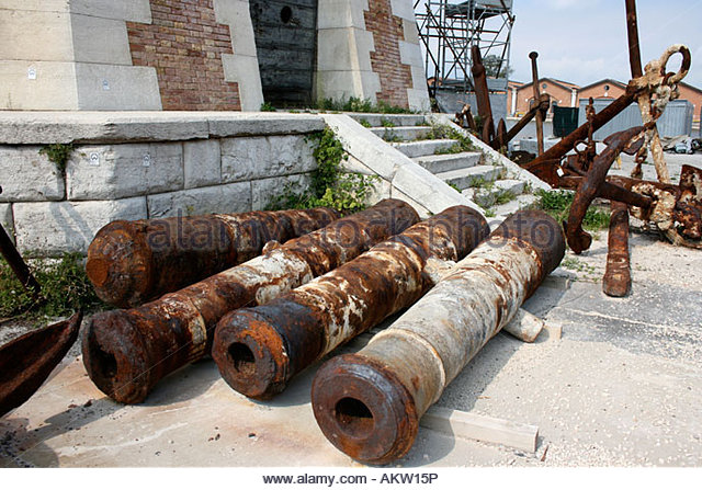 19th-century-cannon-and-anchor-arsenale-venice-akw15p.jpg