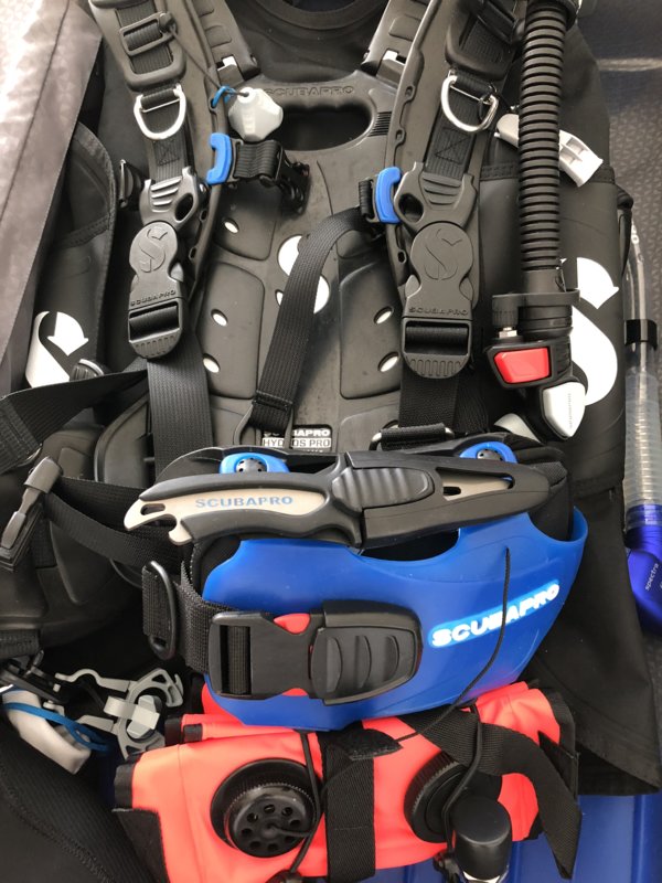 scubapro hydros pro weight pockets