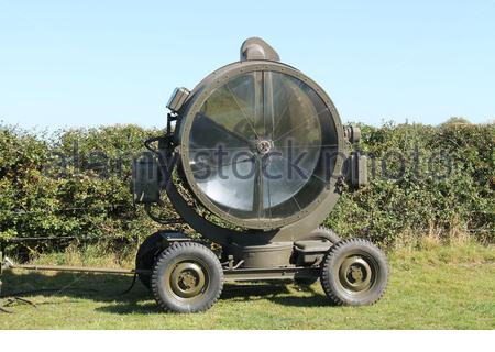 a-large-vintage-wartime-military-electric-searchlight-2afw74w.jpg