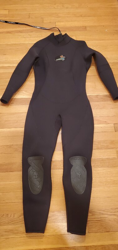 akona wetsuit front.jpg