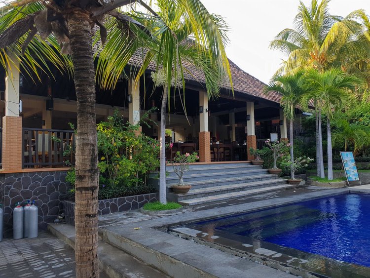 Bali-Tulamben-Liberty-Dive-Resort-Restaurant-Pool.jpg