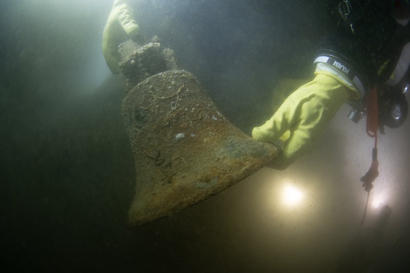 Bell find - credit Rick Ayrton.jpg