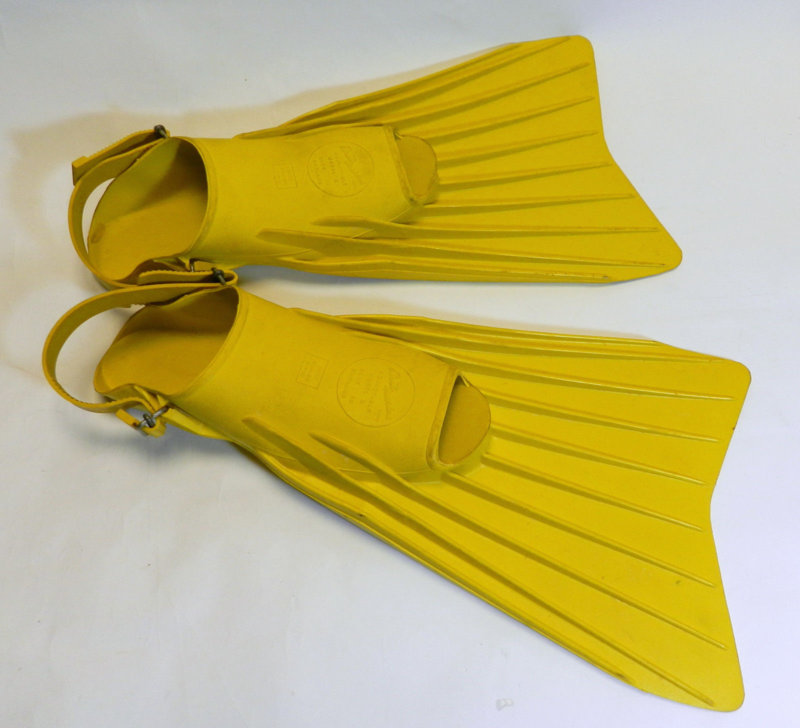 brit-marine-yellow-diver-fins-flippers-adjustable-size-1-jpg.463315.jpg