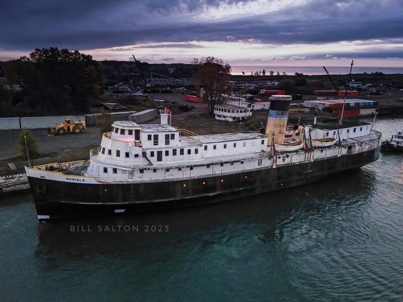 Coming-alongside-the-waiting-slip.-Port-Colborne-ON-–-October-12-–-Bill-Salton-Jr.jpeg