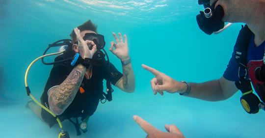 -Cowan-on-the-first-day-of-his-PADI-Open-Water-Diver-course.-Photo-Dmitry-Knyazev-for-Deptherapy.jpe
