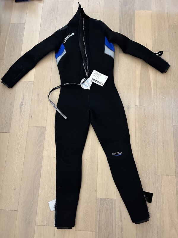 Cressi wetsuit 1.jpg Cressi wetsuit 1.jpg
