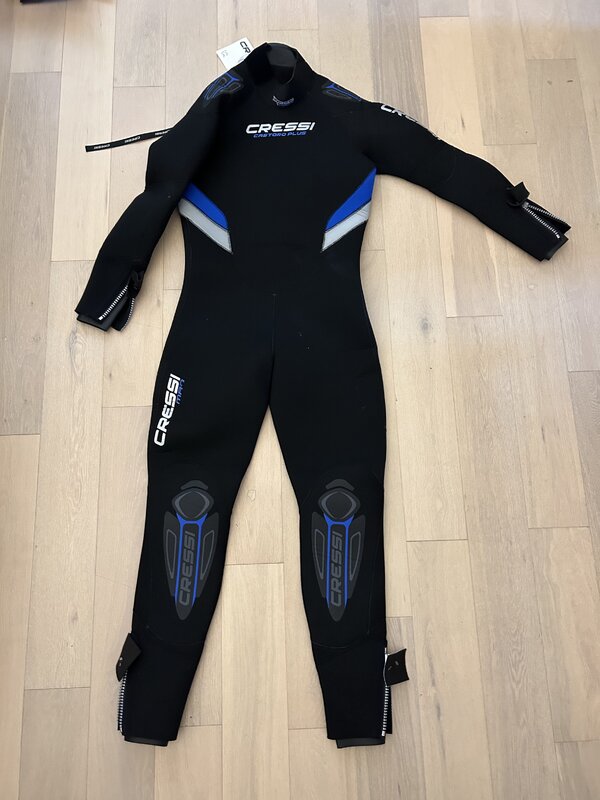 Cressi wetsuit 2.jpg Cressi wetsuit 2.jpg