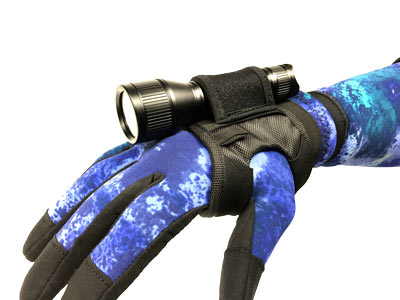 dive-light-970-wrist-holder-on-arm.jpg