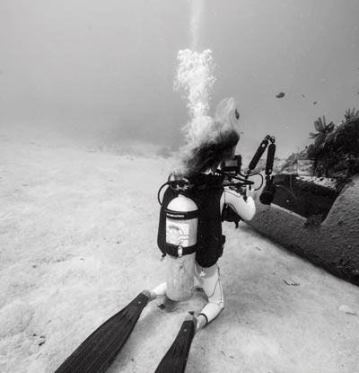 diver-on-bottom.jpg