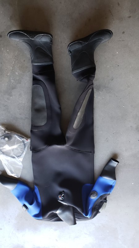 DRY SUIT 1.jpg