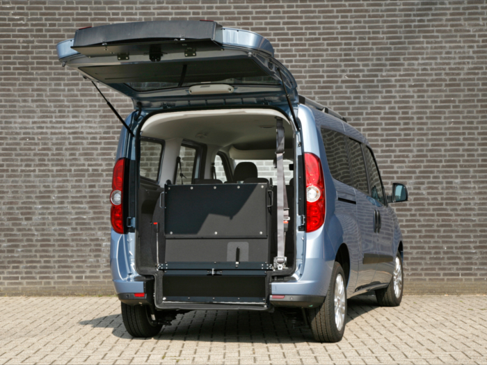 Fiat-doblo-maxi-back-interiour.jpg