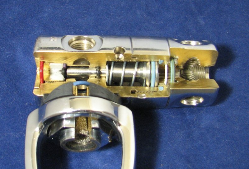 MK10 cutaway with color coded seals.jpg