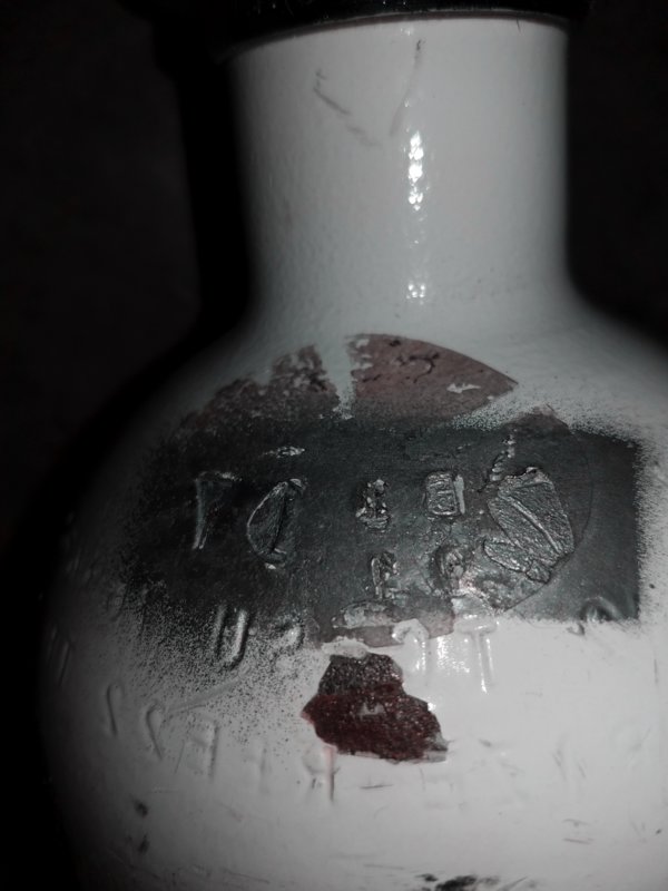 O2 bottle.jpg O2 bottle.jpg