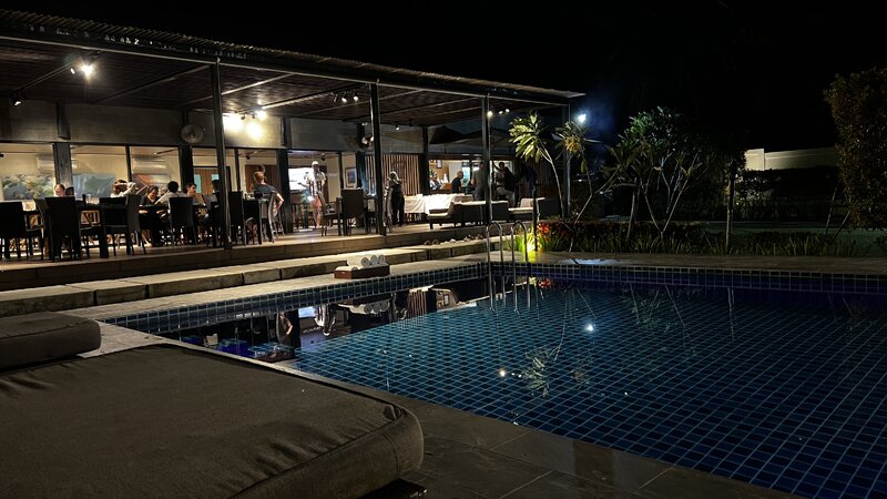 Pool & Restaurant.jpg