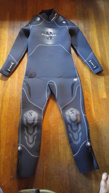 Scubapro wet suit f.jpg