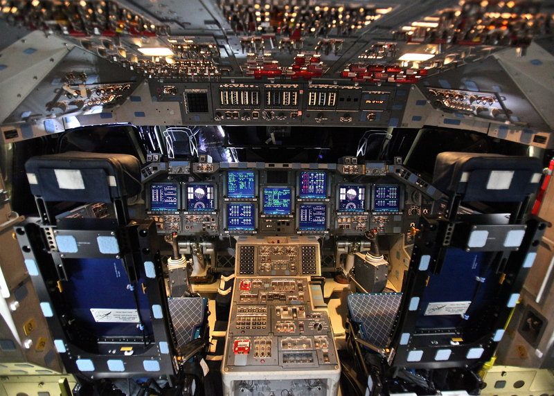 Space_Shuttle_Endeavour%27s_Control_Panels.jpg