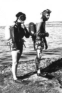 two-divers.XXX.jpg
