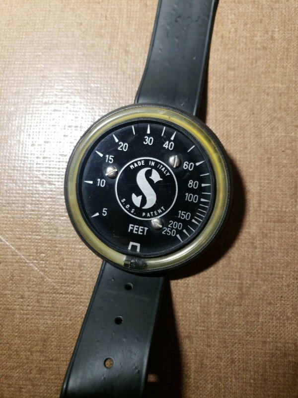 -vintage_scubapro_wrist_depth_gauge___250_feet___made_in_italy-1_43.jpg