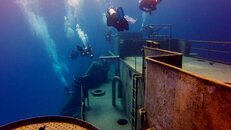 DIVERS ON KITTIWAKE.jpg