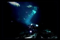 20090201-143_bahamas_cristina_in_cave (Medium).jpg