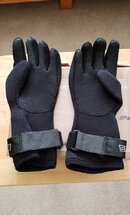 2019-11-26_BARE Gloves 2_sm.jpg