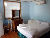 lazy-daze-hotel-room.jpg lazy-daze-hotel-room.jpg