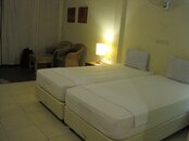MY 30 EURO BUNGALOW ROOM. CAN BE PRETTY HUMID IF U SHUT EVERY WINDOW. NICE BREEZE AT NIGHT AND C.JPG