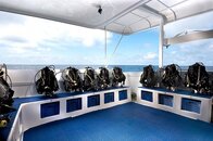 dive_deck1.jpg dive_deck1.jpg