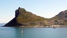 350px-The_Sentinel_and_the_harbour_at_Hout_Bay.jpg