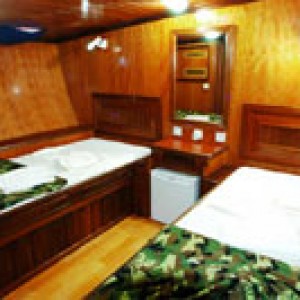 Twin cabin room