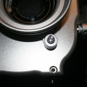 Manual focus toggle button