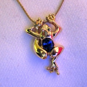 18K-Sapphire Tree Frog pendant