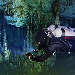 Cave Diving with OrcaTorch D620 Canister Dive Light
