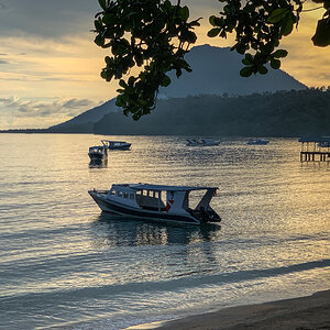 Media 'volcanosettingsun.jpg' in category 'Landscapes and Scenery'