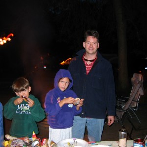 Daddy_and_his_2_beautiful_children_camping