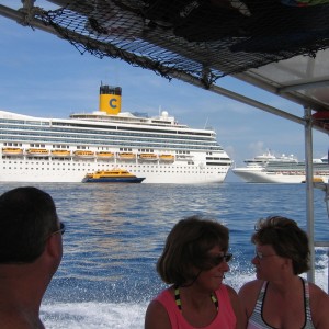 yes there are cruise ships stopping in Cozumel