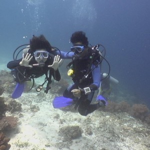 Discover Scuba...My collegue with a Japanese girl