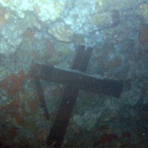 makeshift cross at Devils Throat