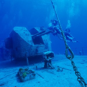 M/V Keith Tibbetts stern guns and divers