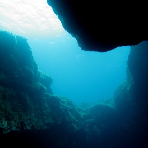 2007-7-30 Dive 13 Amphitheatre - Swimthrough exit.jpg