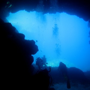 2007-08-17_Dive_6_-_Comino_Caves_-_Exiting_one_of_the_Comino_caves