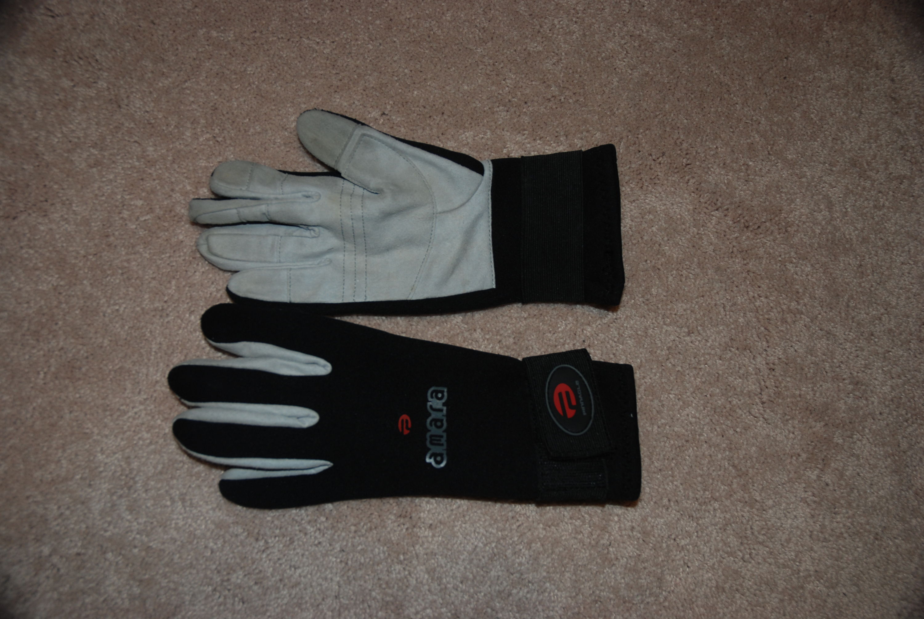 2009 Pinnacle Amara gloves size M