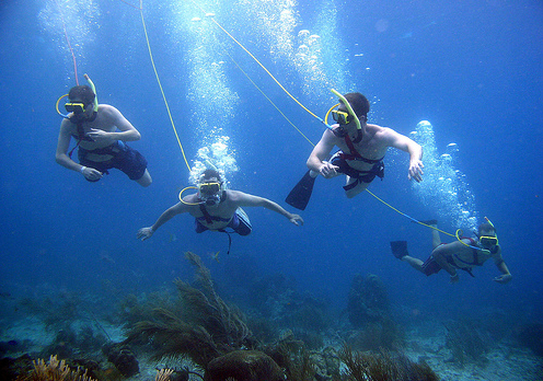 4 divers on SCUBA Breather power