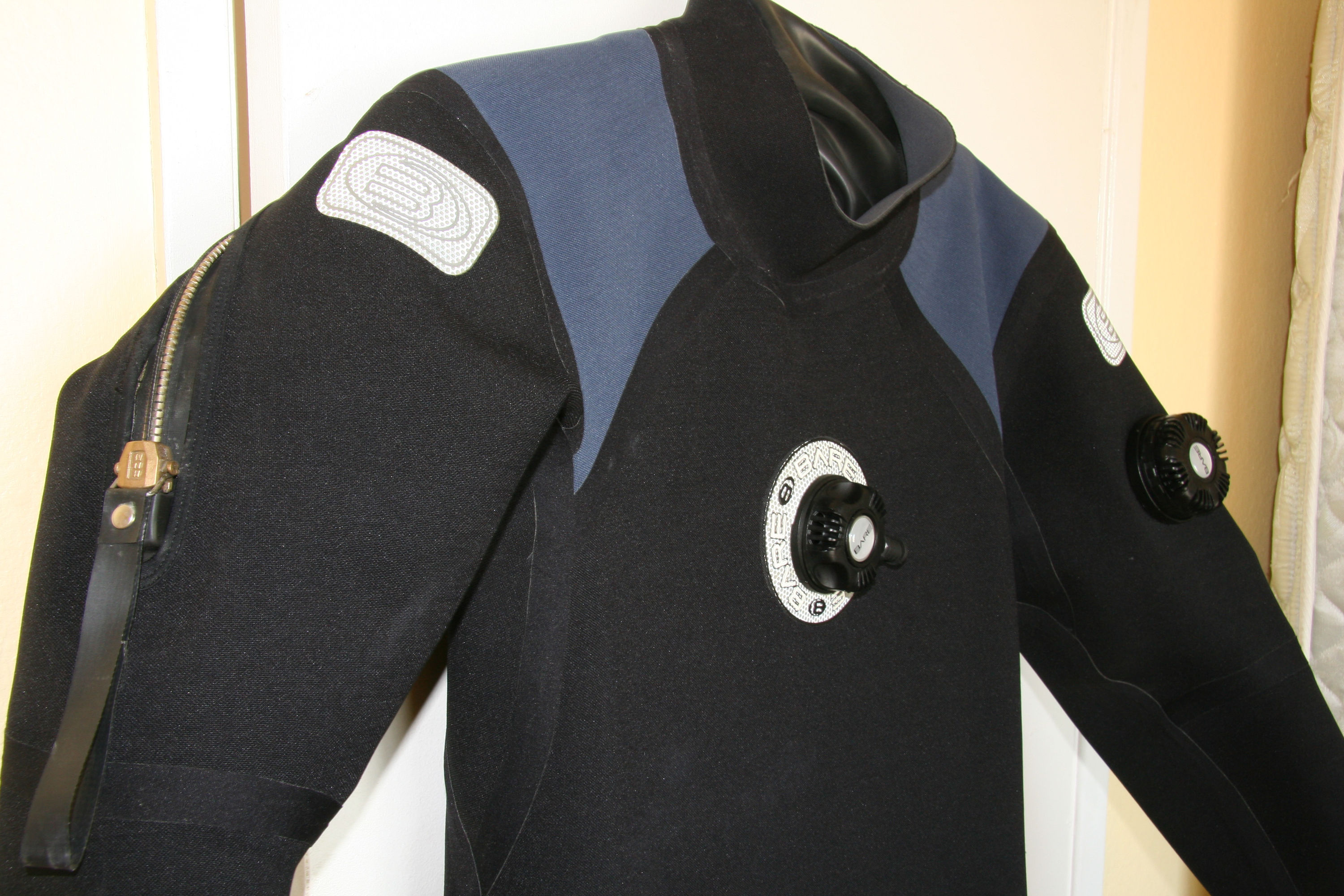 bare xcd2 pro drysuit