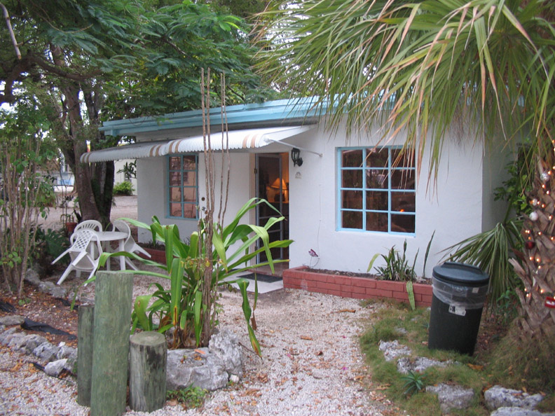 Capt's Quarters at the Hungry Pelican- Key Largo