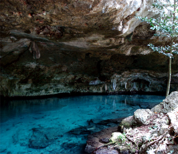 Cenote Dos Ojos entrance