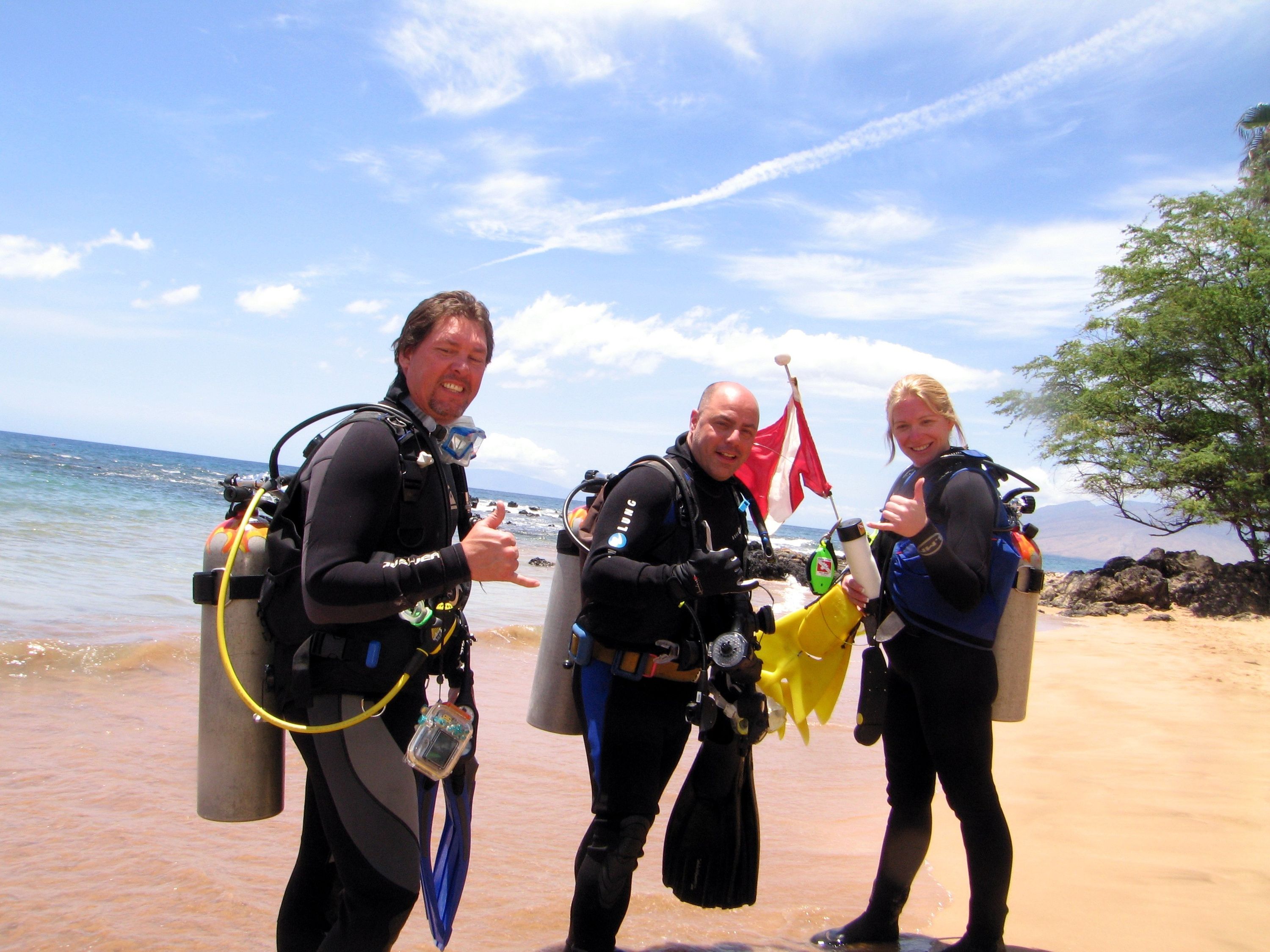 Chemtrail over divers at Ulua Beach, Maui, HI