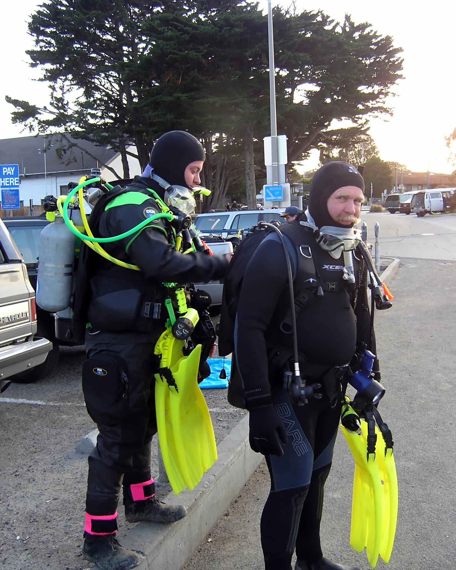 Chris_and_Bill_ready_for_evening_dive