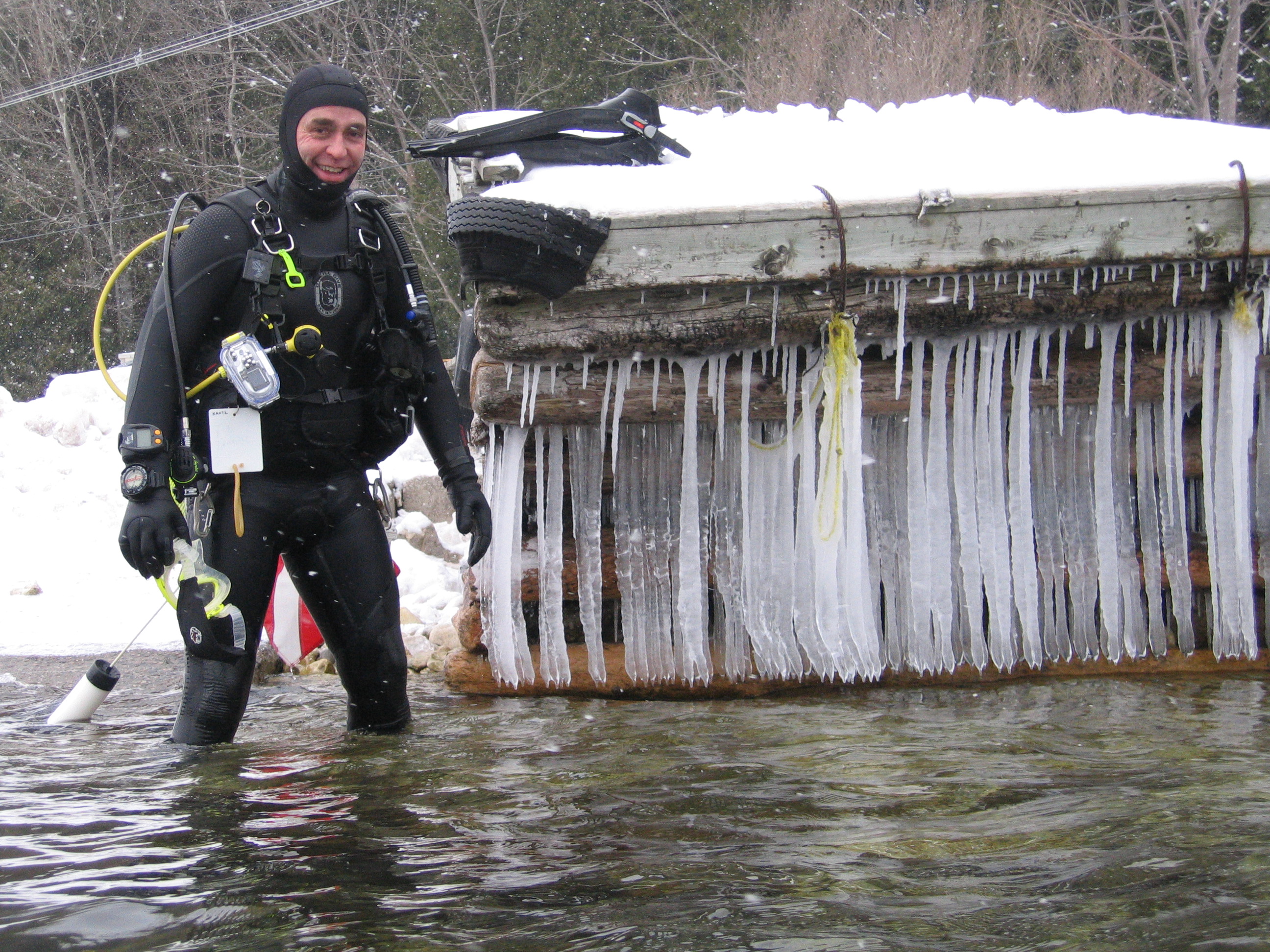 Crazy cold water divers